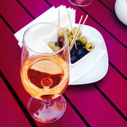 L'Adresse - Coté Restaurant - Apéro time & ambiance du sud avec un serveur au top!