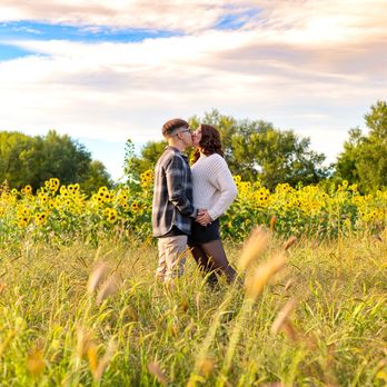 Elle DeWeese Photography - Couple session 2024 - Session Photography Near Me Elle DeWeese Photography - Couple session 2024 - Session Photography Near Me