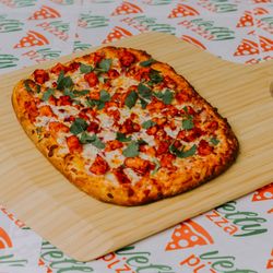 Velly Pizza - Roseville - Tandoori Chicken Flatbread