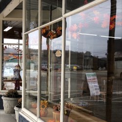 Teddi Lou's Bakery - Front entrance