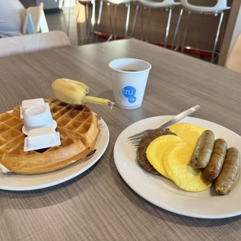 Tru by Hilton Burlington - Complimentary breakfast - Hotels Near Me - Burlington, New Jersey