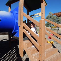 Discovery Kids Learning Center - Peek-A-Boo!