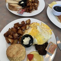 Glen Alpine Station - In background, house-made corned beef hash breakfast.