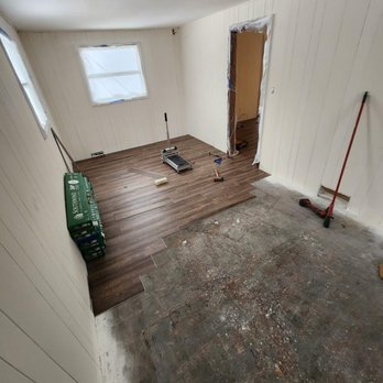 Straight Edge Flooring - a room with a hard wood floor - Flooring Near Me - Wauwatosa, Wisconsin Straight Edge Flooring - a room with a hard wood floor - Flooring Near Me - Wauwatosa, Wisconsin