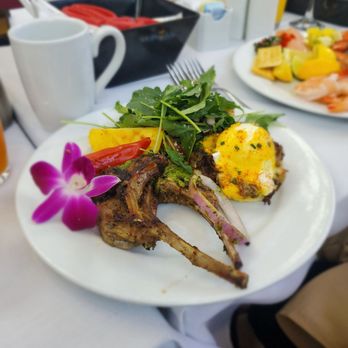 Cafe Sierra - Short Rib Benedict and Lamb Chops - New American Near Me - Universal City, California Cafe Sierra - Short Rib Benedict and Lamb Chops - New American Near Me - Universal City, California