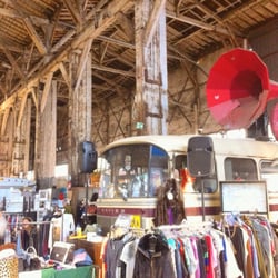 Le Garage Moderne - Vide dressing des Serial Shoppeuses au Garage Moderne !