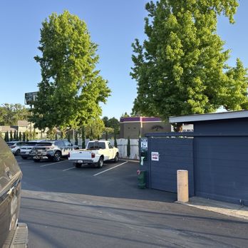 The Woodrose - The Neighborhood - Hotels Near Me - Willits, California