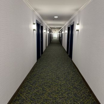 Spark by Hilton Sumter - Hallway - Hotels Near Me - Sumter, South Carolina