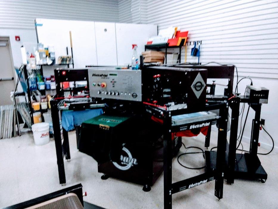 SHIRTS N MORE Updated June 2024 13 Photos 1859 E Lincoln Hwy