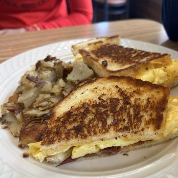Fortis Cafe - Egg Sandwich with Home Fries - Breakfast & Brunch Near Me - Reno, Nevada