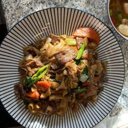 Hong - Pad see uw with beef