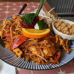 Tom yum pad thai Tom yum pad thai