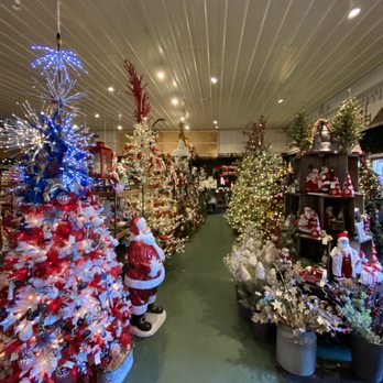 Santas Christmas Tree Farm - Stunning Christmas store - Christmas Trees Near Me - Cutchogue, New York