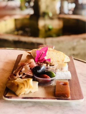 The Stonehaus by null