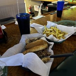 Faull Inn - Cheesesteak + fries