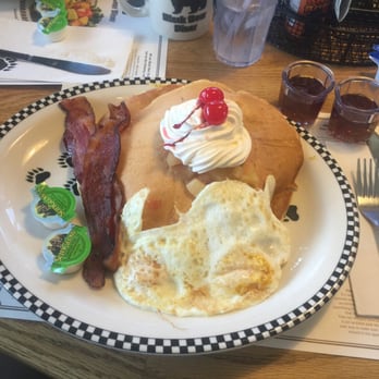 Black Bear Diner Beaverton - Pineapple upside down pancakes - American Near Me - Beaverton, Oregon Black Bear Diner Beaverton - Pineapple upside down pancakes - American Near Me - Beaverton, Oregon