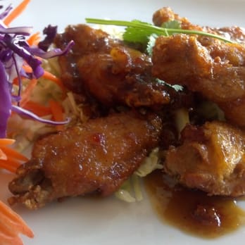 Summer Buffalo - Sweet tangy wings flavor & texture was good but reeked of chicken meat smell :( too smelly no bueno! - Thai Near Me - Burbank, California