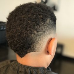 Complex Gentleman's Barbershop - Mohawk Skin Fade On Sides