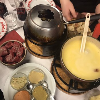 Refuge des Fondues - Fondue Near Me - Paris, 75