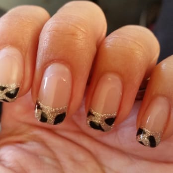 Diva Nails - 3 and a half week old nails! Still goin strong!! Daisy is my favorite! - Nail Salons Near Me - Chula Vista, California