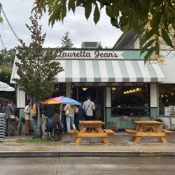 Lauretta Jean's - Exterior & line