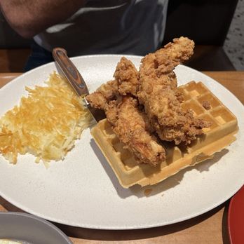 Hanna's Table - Chicken and Waffles w/hashbrowns - Bars Near Me - Reno, Nevada