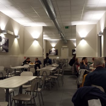 Spontini - L'interno del locale.  Semplice quanto piacevole! - Pizza Near Me - Milan, Michigan