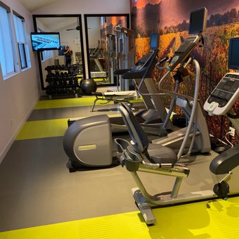 Best Western Plus Stevenson Manor - recumbent bike, elliptical, treadmill, adjustable bench, free weights from 5 to 50 lbs and more - Hotels Near Me - Calistoga, California