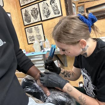 House of Ink - Action shot - Tattoo Near Me - Venice, California House of Ink - Action shot - Tattoo Near Me - Venice, California
