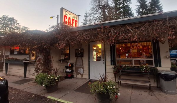 Granny's Cafe by null