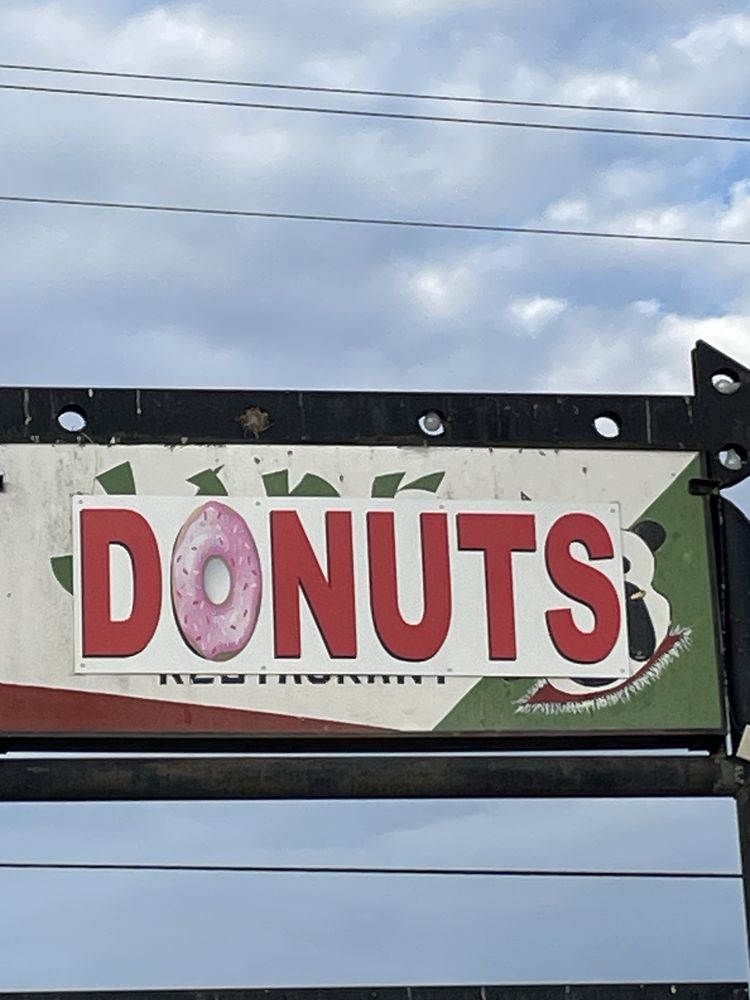 Zena's Donuts Logo