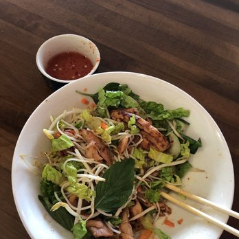 Le Bleu - Mix the ingredients and add the sauce for more and more savory flavor. - Vietnamese Near Me - Austin, Texas Le Bleu - Mix the ingredients and add the sauce for more and more savory flavor. - Vietnamese Near Me - Austin, Texas