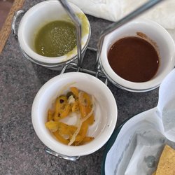 El Tío Chuy - Trio of salsas that came with the food