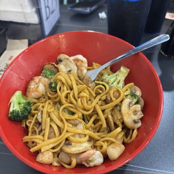 Yummy Bowl Kokomo - Shrimp, scallops, broccoli, water chestnuts, mushrooms and noodles with brown sauce - Sushi Bars Near Me - Kokomo, Indiana Yummy Bowl Kokomo - Shrimp, scallops, broccoli, water chestnuts, mushrooms and noodles with brown sauce - Sushi Bars Near Me - Kokomo, Indiana