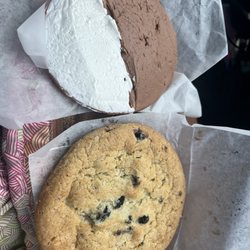 Heart 'n Hand Bakery - Half moon & lemon blueberry cookie