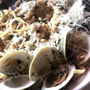 Cucina Bella - Linguine with little neck clams in white sauce is delicious! - Italian Near Me - Algonquin, Illinois