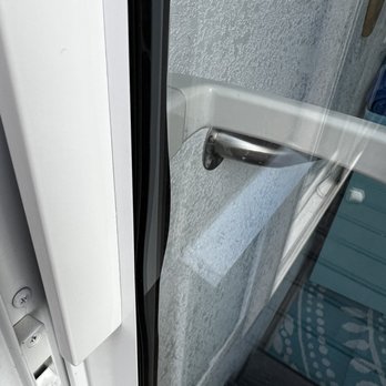 Patio Enclosures - Misalignment of gasket - Windows Installation Near Me - Twinsburg, Ohio Patio Enclosures - Misalignment of gasket - Windows Installation Near Me - Twinsburg, Ohio