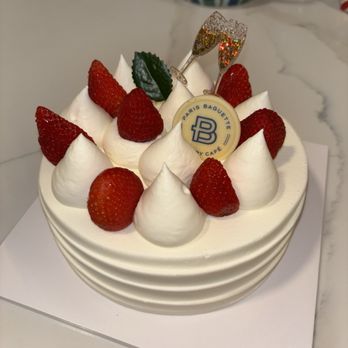 Paris Baguette - Mini strawberry soft cream cake - Bakeries Near Me - Honolulu, Hawaii Paris Baguette - Mini strawberry soft cream cake - Bakeries Near Me - Honolulu, Hawaii