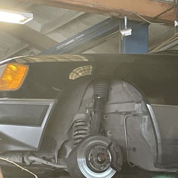 The Best Shop - Break Pads and Discs Being Changed. - Auto Repair Near Me - Oakland, California The Best Shop - Break Pads and Discs Being Changed. - Auto Repair Near Me - Oakland, California