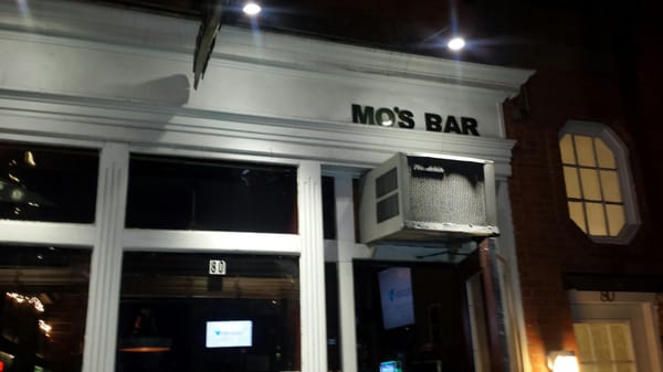 Mo's Bar & Lounge by null