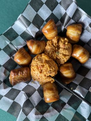 Pooky Jane's Kitchen and Pub by null