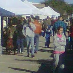 Texas Farmers' Market - Saturday morning crowd...