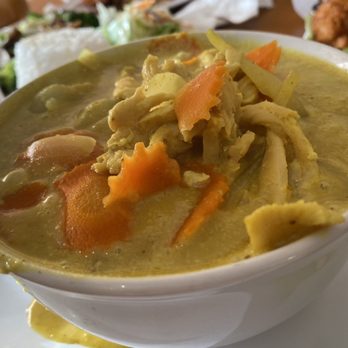 Pikul Thai Bistro - Yellow Curry with chicken - Thai Near Me - Fairfield, California Pikul Thai Bistro - Yellow Curry with chicken - Thai Near Me - Fairfield, California