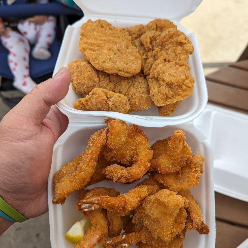 Fish Only Restaurant - Fried chicken and fried shrimp - Seafood Near Me - Los Angeles, California