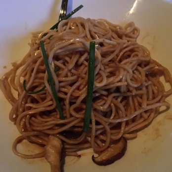 Yard House - Shiitake Garlic Noodles - New American Near Me - Rancho Mirage, California