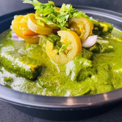 Rollz Rice Indian Kitchen - Spinach Twist

Bowl made with rice, choice of protein, tomato corn salsa, cilantro & warm spinach curry.