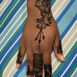 Karma Eyebrow Threading and Henna - Henna tattoo