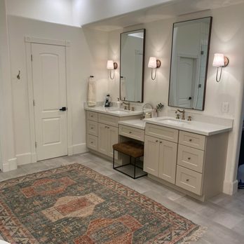 LJ Builders - a large bathroom with two sinks and a bathtub - General Contractors Near Me - Chandler, Arizona
