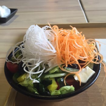 Uki Uki - Small salad... Didn't really taste like it had dressing - Sushi Bars Near Me - Warsaw, MZ