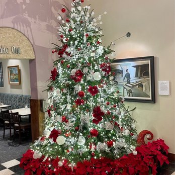 Cleburne Cafeteria - Beautiful Christmas tree as you walk through the front doors. - American Near Me - Houston, Texas